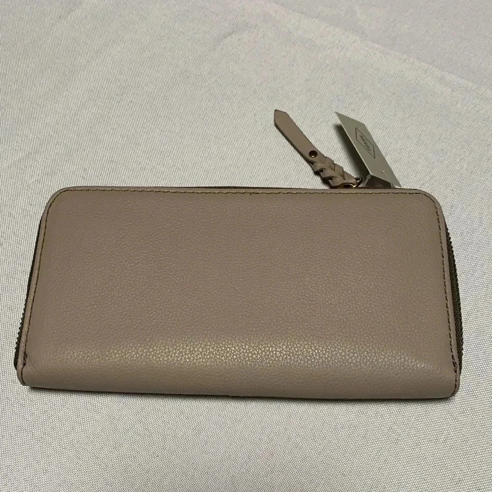 Fossil Women’s Wallet. NWT. - Picture 3 of 4